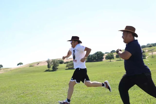 乾港集團(tuán)高層草原自駕游 乾港集團(tuán)高層草原自駕游