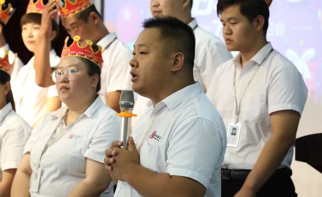 集團運營副總裁趙明華 集團運營副總裁趙明華